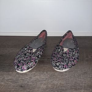 Toms SIZE 6